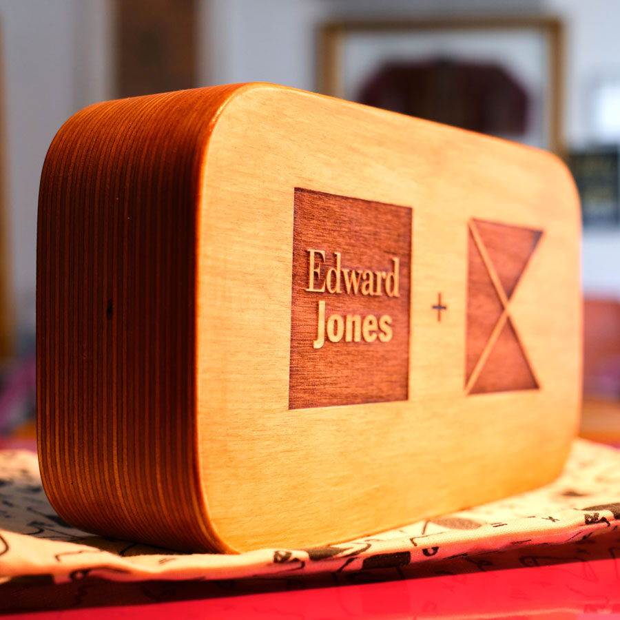 Lazer Gravürlü Ahşap Ses Sistemi 2